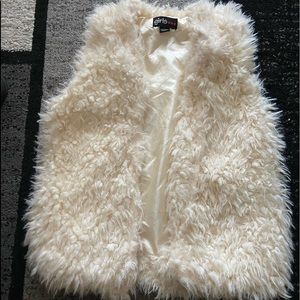Woman/Girl’s Sleeveless faux fur vest